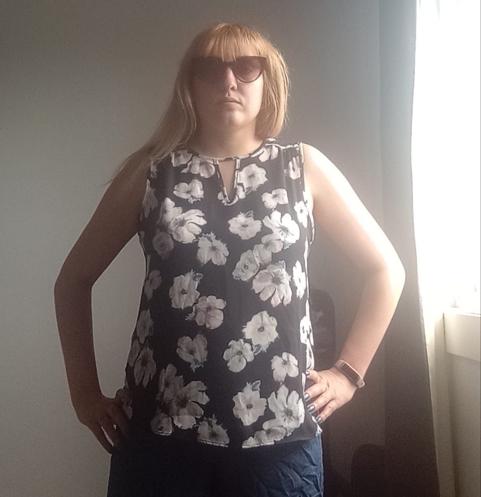 [2 For 1]Floral Sleeveless Top with Keyhole Detail ☀️